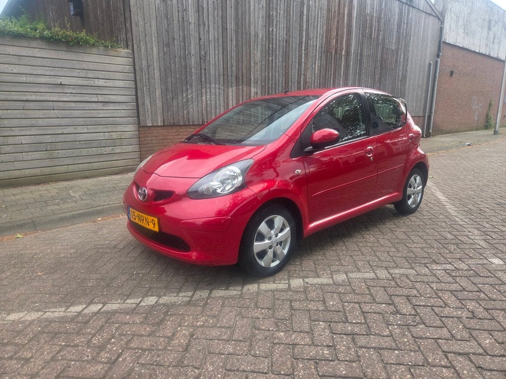 Toyota Aygo 1.0-12V Aspiration Red, Auto's, Voorwielaandrijving, Gebruikt, Zwart, 4 stoelen