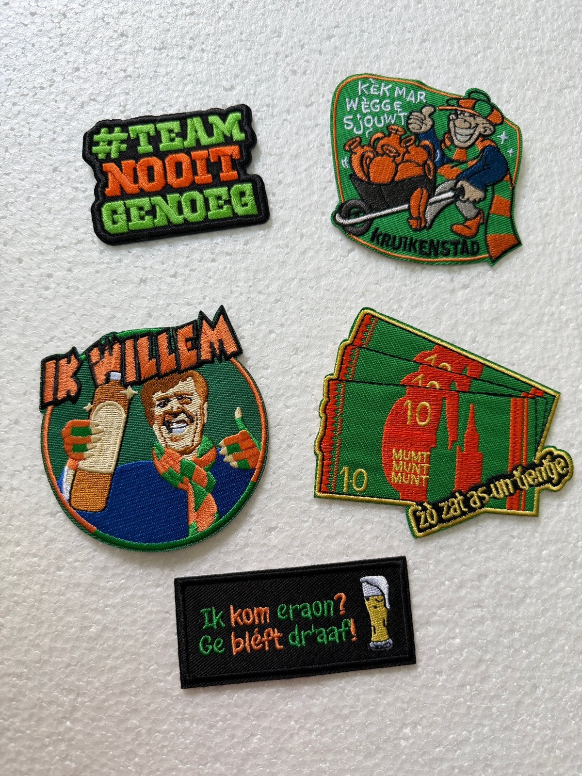 Kruikenstademblemen carnaval emblemen, Carnaval, Nieuw, Overige maten, Ophalen of Verzenden