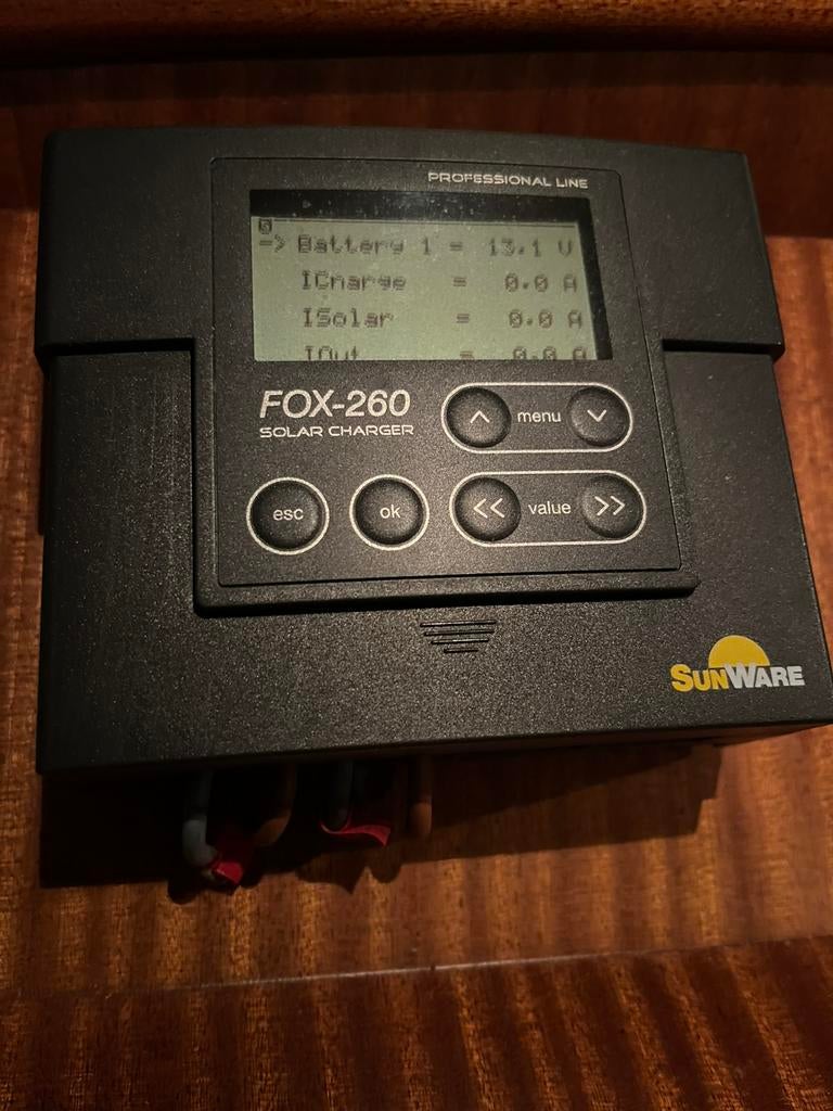 FOX-260 zonnepaneel laadregelaar (PWM) – 12V/24V – tot 20A, Watersport en Boten, Ophalen of Verzenden, Zo goed als nieuw, Overige typen