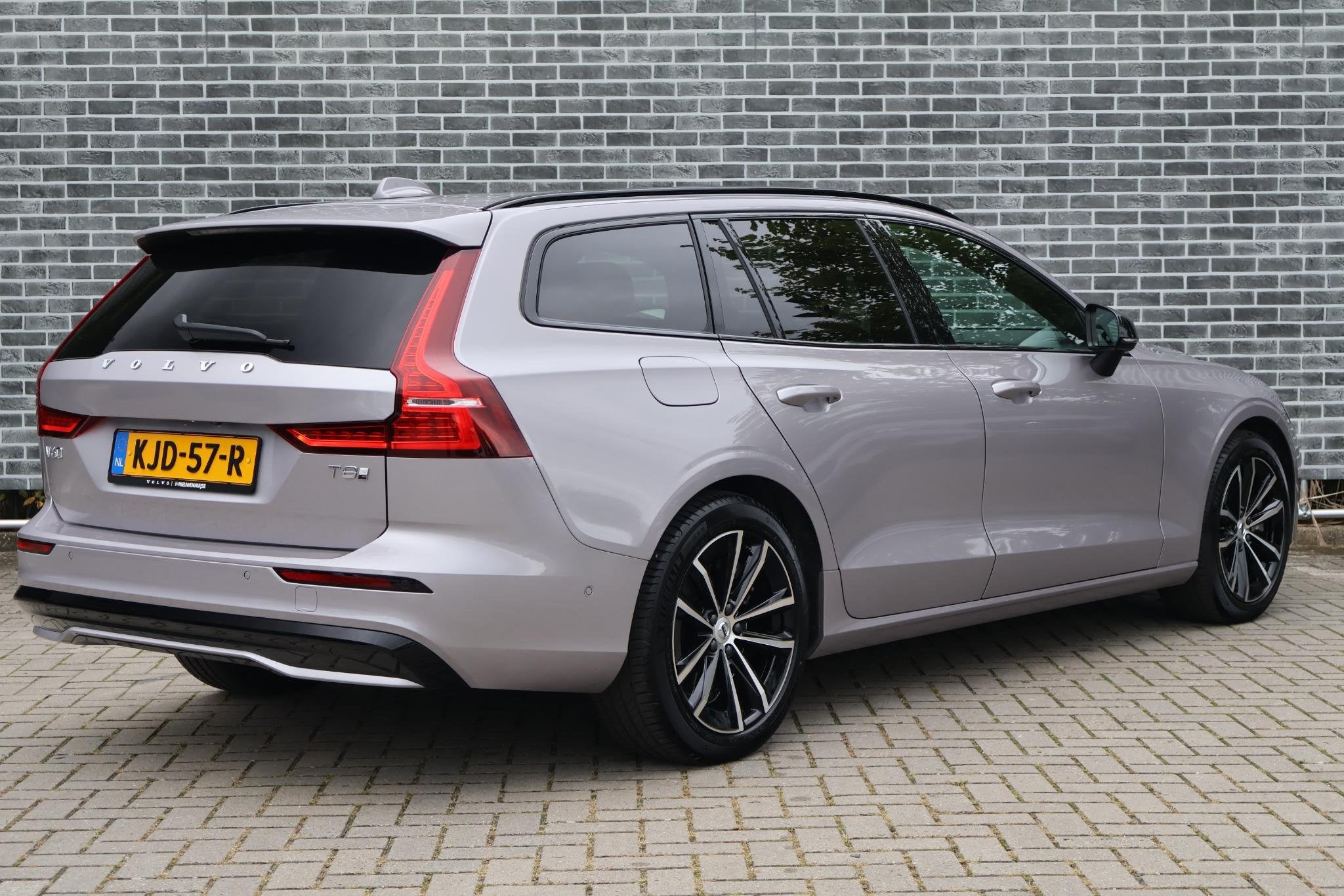 Volvo V60 2.0 T8 Plug-in Hybrid AWD Plus Dark | PHEV Long Ra, Auto's, Stof, Gebruikt, Euro 6, 4 cilinders