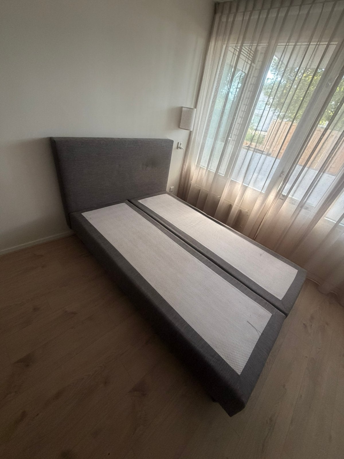 Boxspring/onderstel GRATIS ophalen in Arnhem, Ophalen, Gebruikt, 140 cm, Twijfelaar