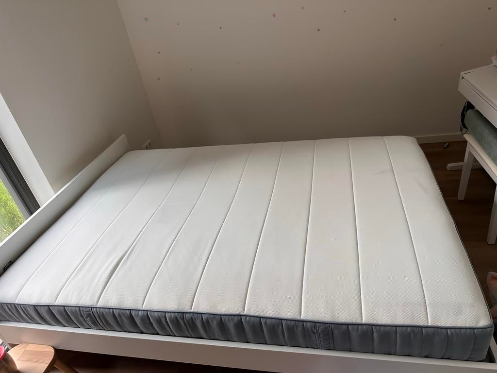 IKEA VIHAL Bedframe wit/Luröy, VESTEROY pocketsprung Matras, Huis en Inrichting, Slaapkamer | Matrassen en Bedbodems, Ophalen