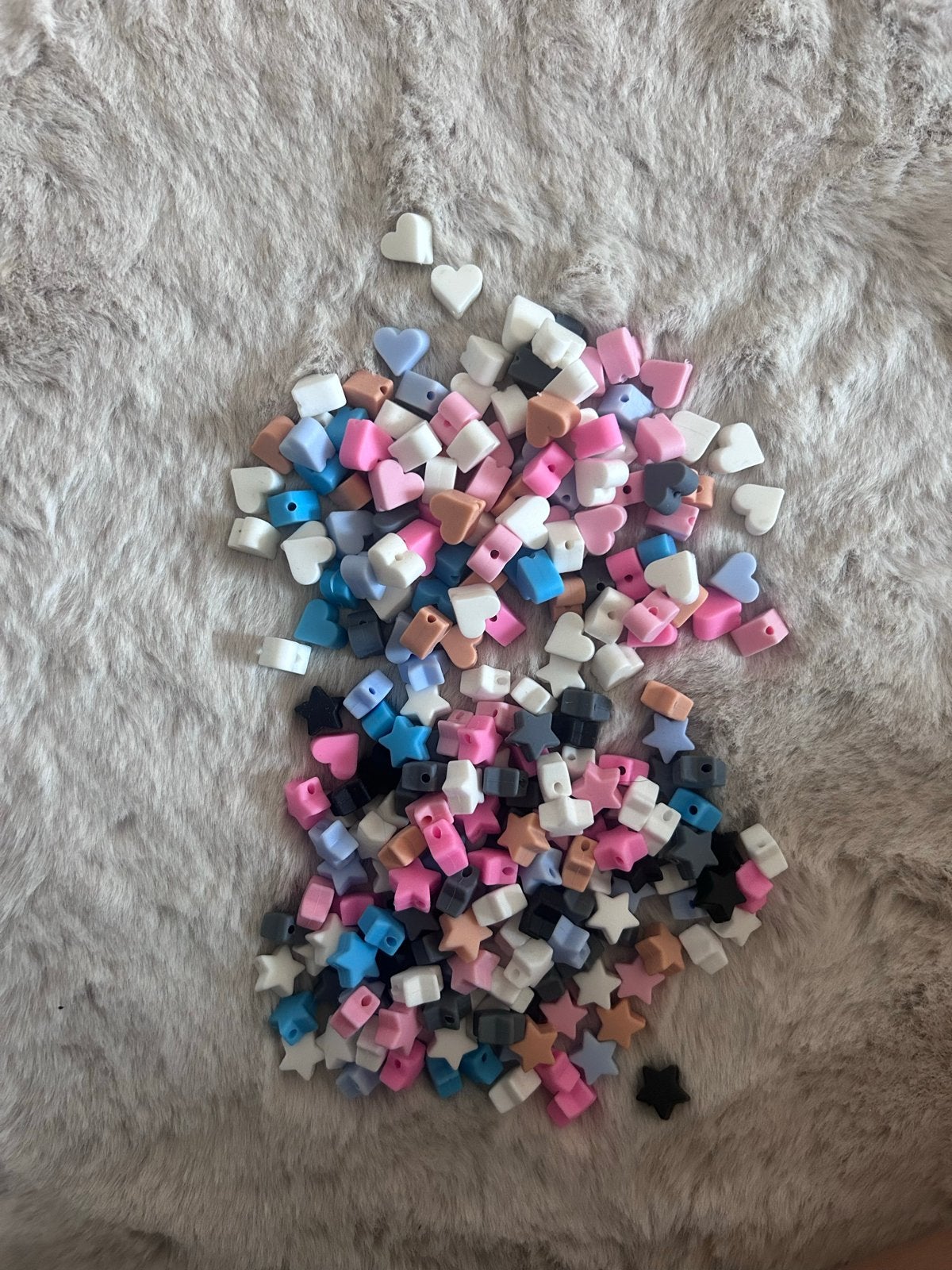 Mix van siliconen kralen: hartjes en sterren, Hobby en Vrije tijd, Kralen en Sieraden maken, Ophalen of Verzenden, Nieuw, Kraal