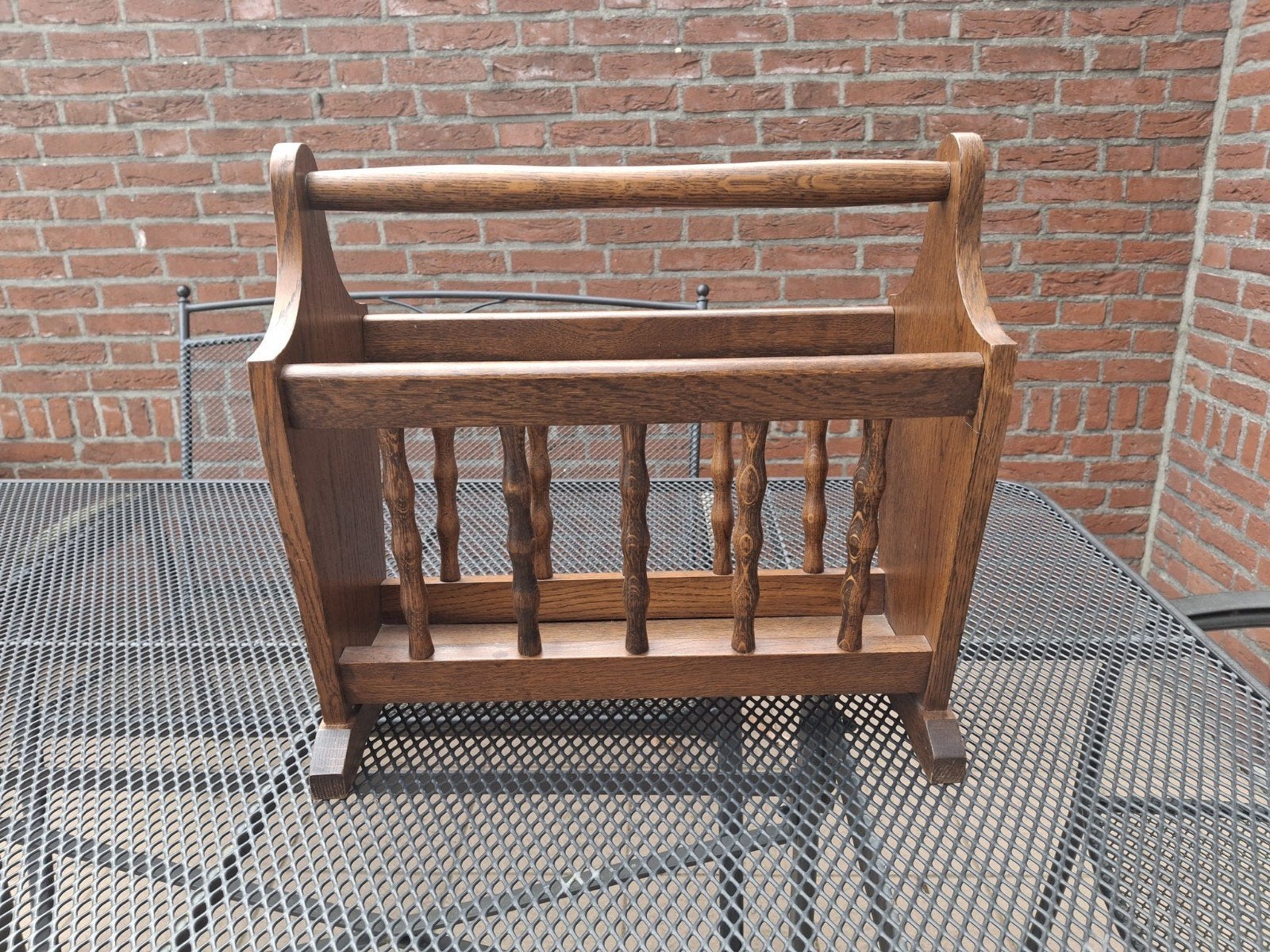 Massief eiken krantenbak - Vintage stijl, Huis en Inrichting, Woonaccessoires | Krantenbakken en Lectuurbakken, Gebruikt, Hout