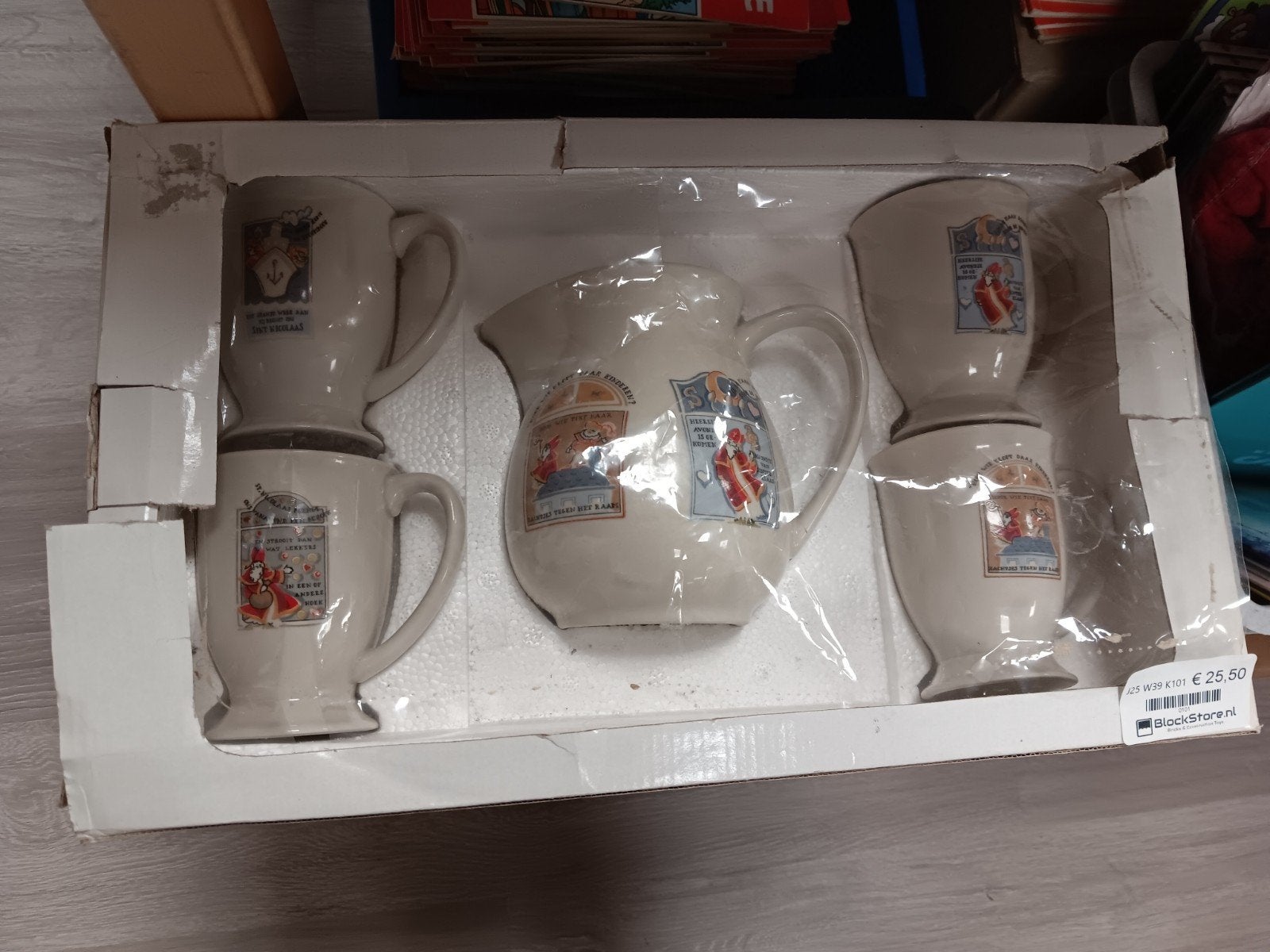 Servies met Sinterklaas patronen - Mokken en Kan, Kan, Keramiek, Nieuw, Ophalen of Verzenden