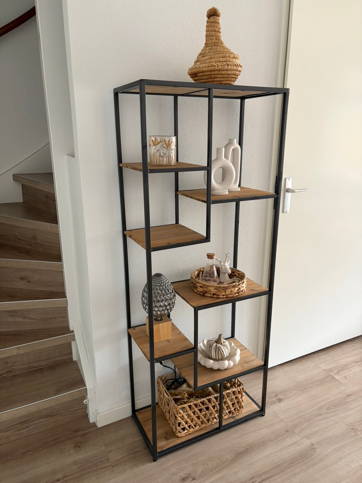 Vakkenkast hout - metaal, Huis en Inrichting, Kasten | Wandmeubels, Ophalen, Zo goed als nieuw, Minder dan 150 cm, Metaal