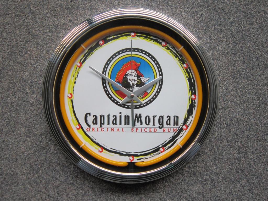 CAPTAIN MORGAN NEON KLOK, Verzamelen, Ophalen, Zo goed als nieuw, Lichtbak of (neon) lamp