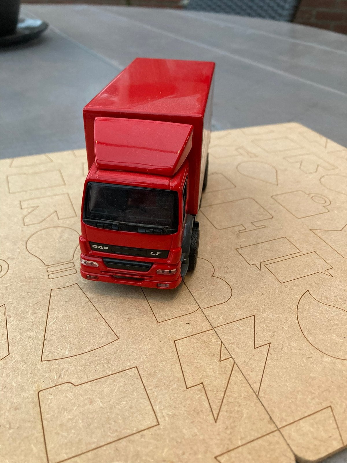 DAF LF., Hobby en Vrije tijd, Modelauto's | 1:50, Ophalen of Verzenden, Zo goed als nieuw, Bus of Vrachtwagen, Lion Toys