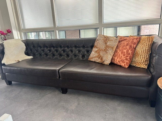 Chesterfield bank 250 cm – goede staat, bijzondere maat, Huis en Inrichting, Banken | Bankstellen, Ophalen, Gebruikt, Chesterfield