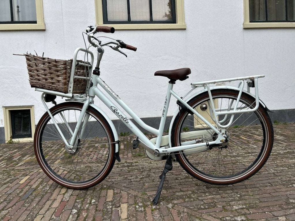 Foto 2 van Gazelle Miss Grace. 54 Frame, 3 Speed, Excellent Condition