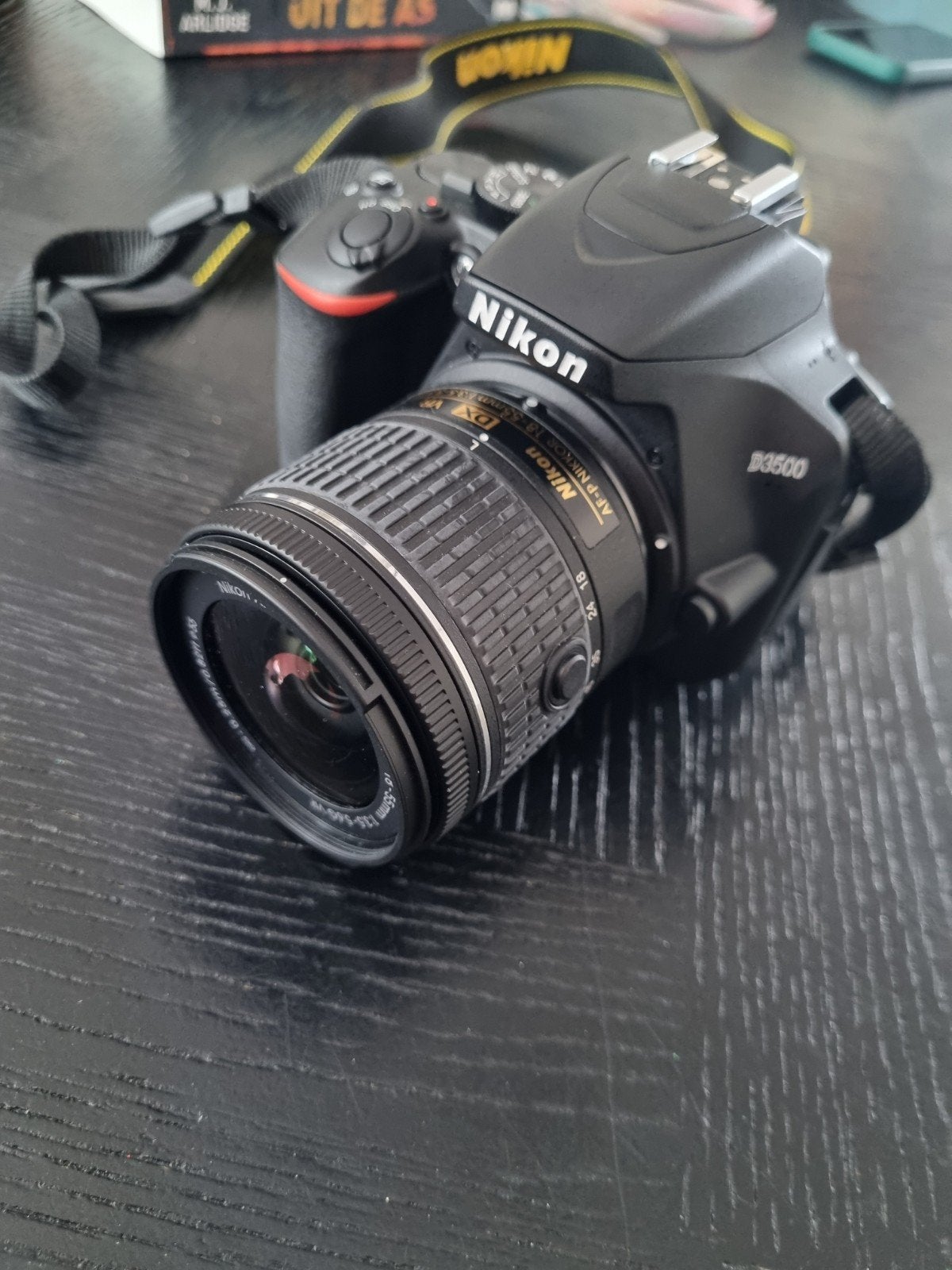 Nikon D3500 spiegelreflexcamera met lens (lenskapje mist), Spiegelreflex, Ophalen of Verzenden, Zo goed als nieuw, Cameratas