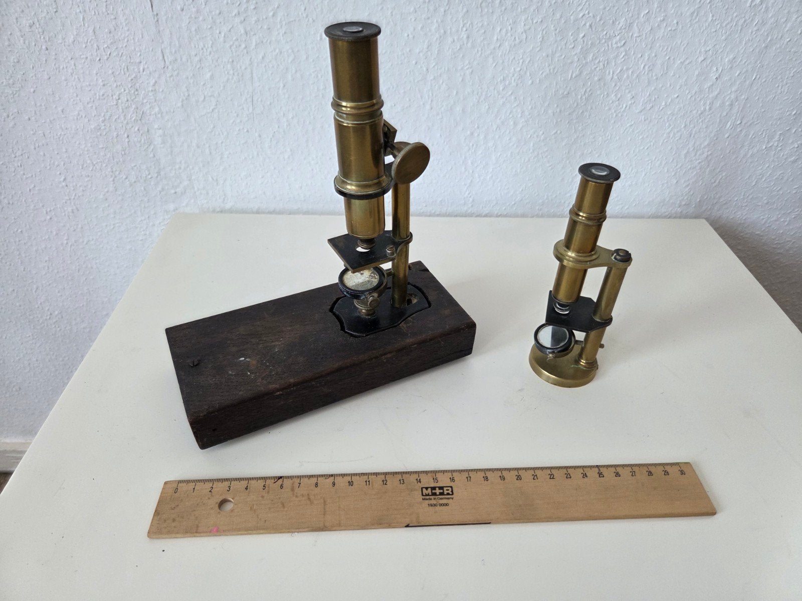 Antieke messing microscoop op houten voet, Ophalen, Gebruikt, Minder dan 400x, Biologische microscoop