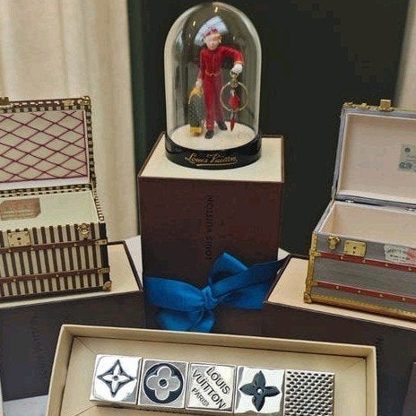 Diverse originele Louis Vuitton collector items, Ophalen of Verzenden