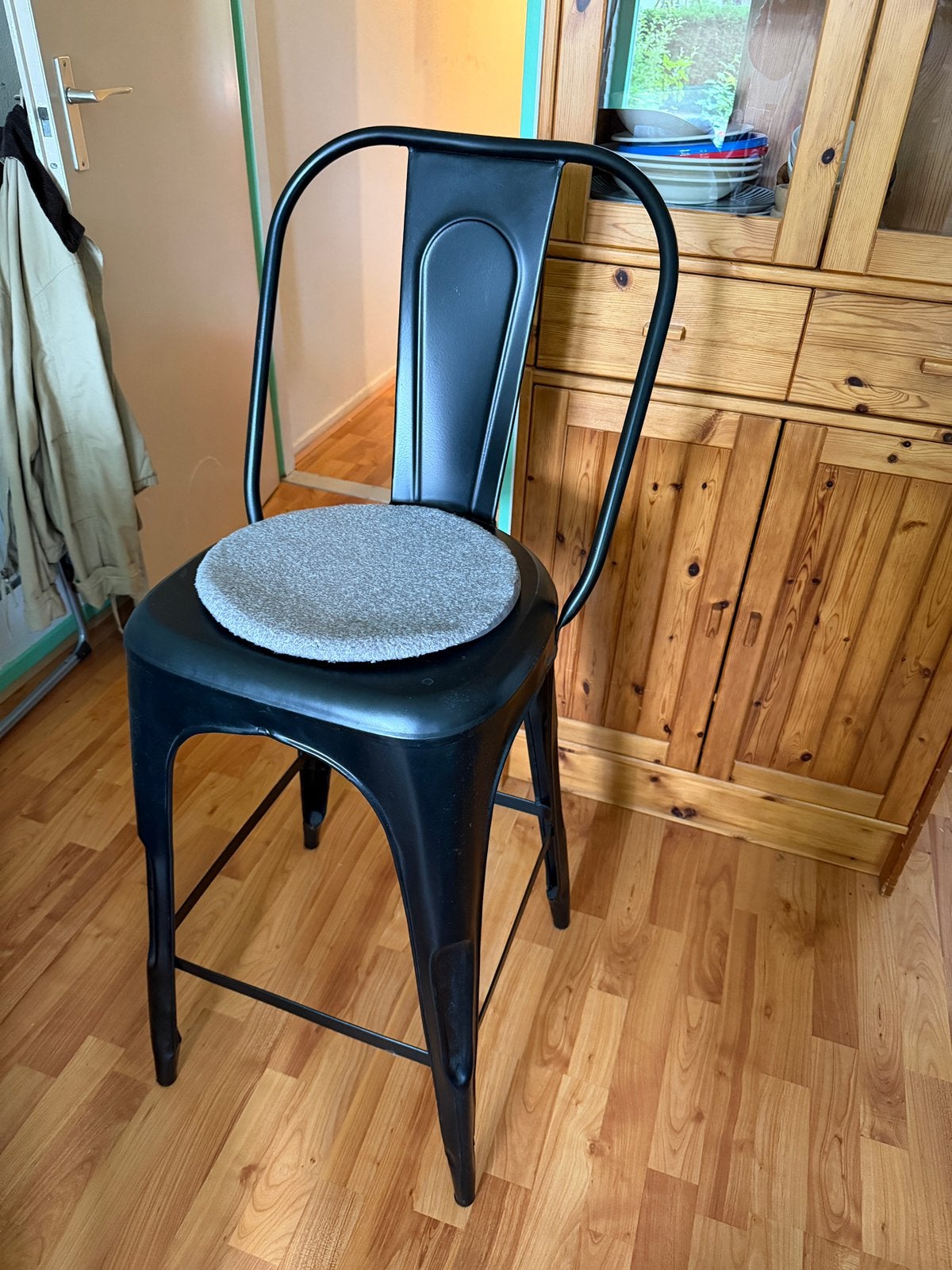 1x metalen barkruk zithoogte is 72cm, Huis en Inrichting, Barkrukken, 1 kruk, Ophalen, Zo goed als nieuw, 60 tot 90 cm