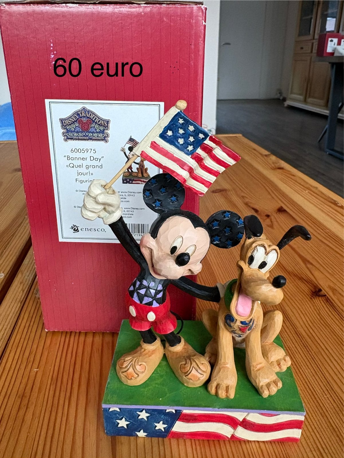Disney Traditions Mickey & Pluto "Banner Day" beeldje, Ophalen of Verzenden, Mickey Mouse, Zo goed als nieuw, Beeldje of Figuurtje