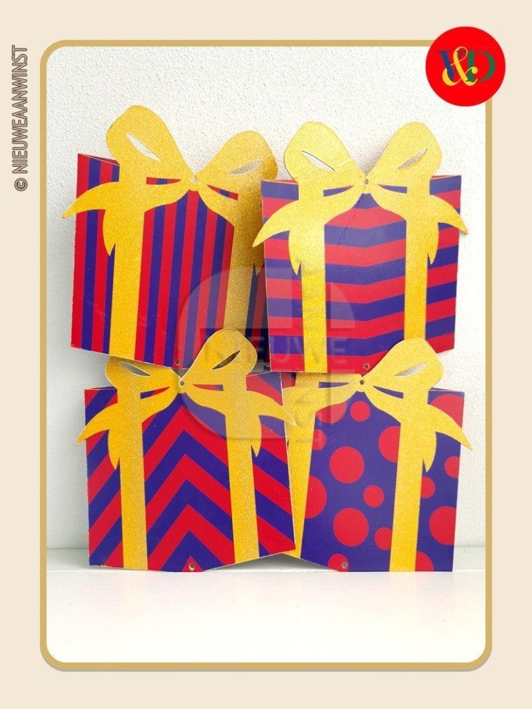 Nostalgisch V&D Sinterklaas kado design roze/paars, 25cm pps, Diversen, Verzenden, Zo goed als nieuw