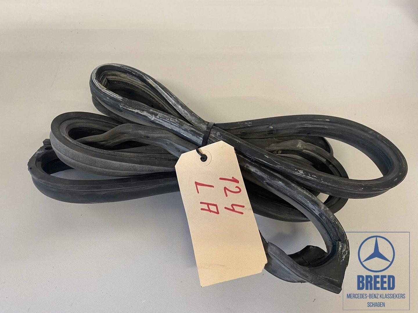Deurrubber linksachter voor Mercedes-Benz W124 sedan, Gebruikt, -, Ophalen of Verzenden, -