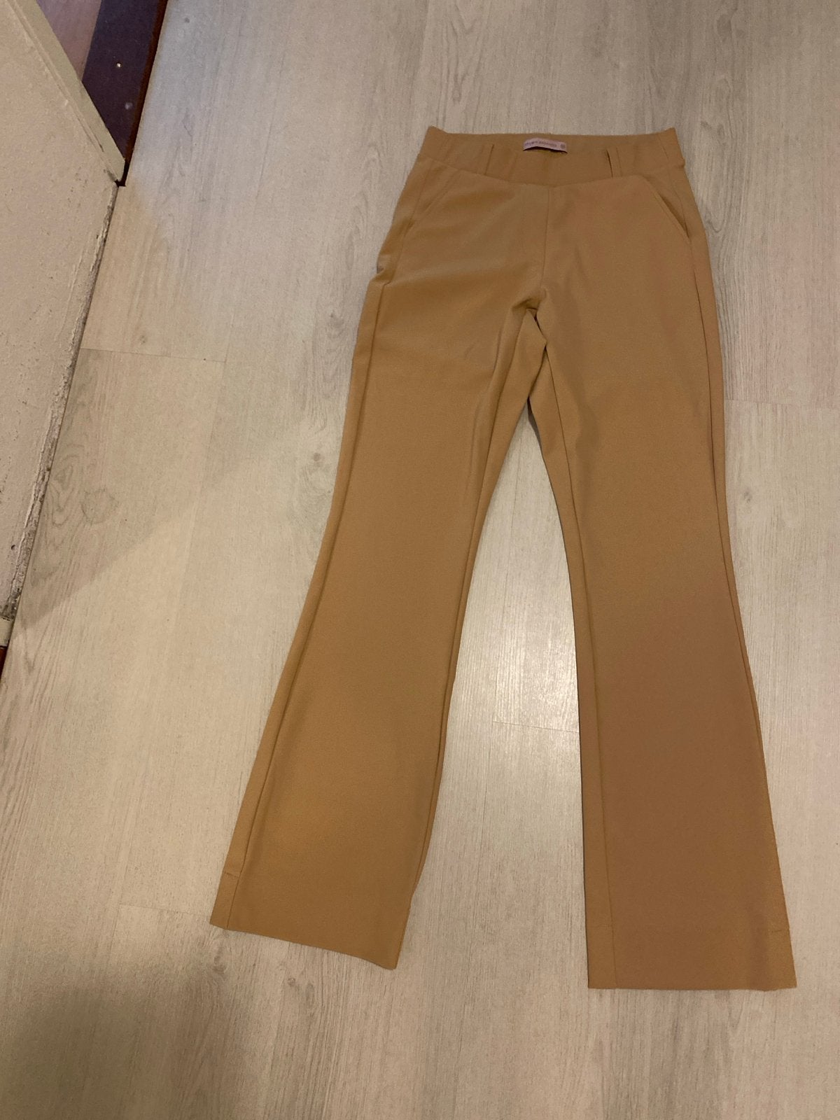 Studio Anneloes flared broek XS, Kleding | Dames, Broeken en Pantalons, Beige, Ophalen of Verzenden, Zo goed als nieuw, Maat 34 (XS) of kleiner