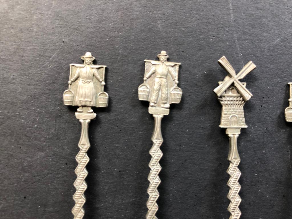 Molen en twee emmertjes water halen - lepeltjes 9 cm, Antiek en Kunst, Antiek | Bestek, Ophalen of Verzenden
