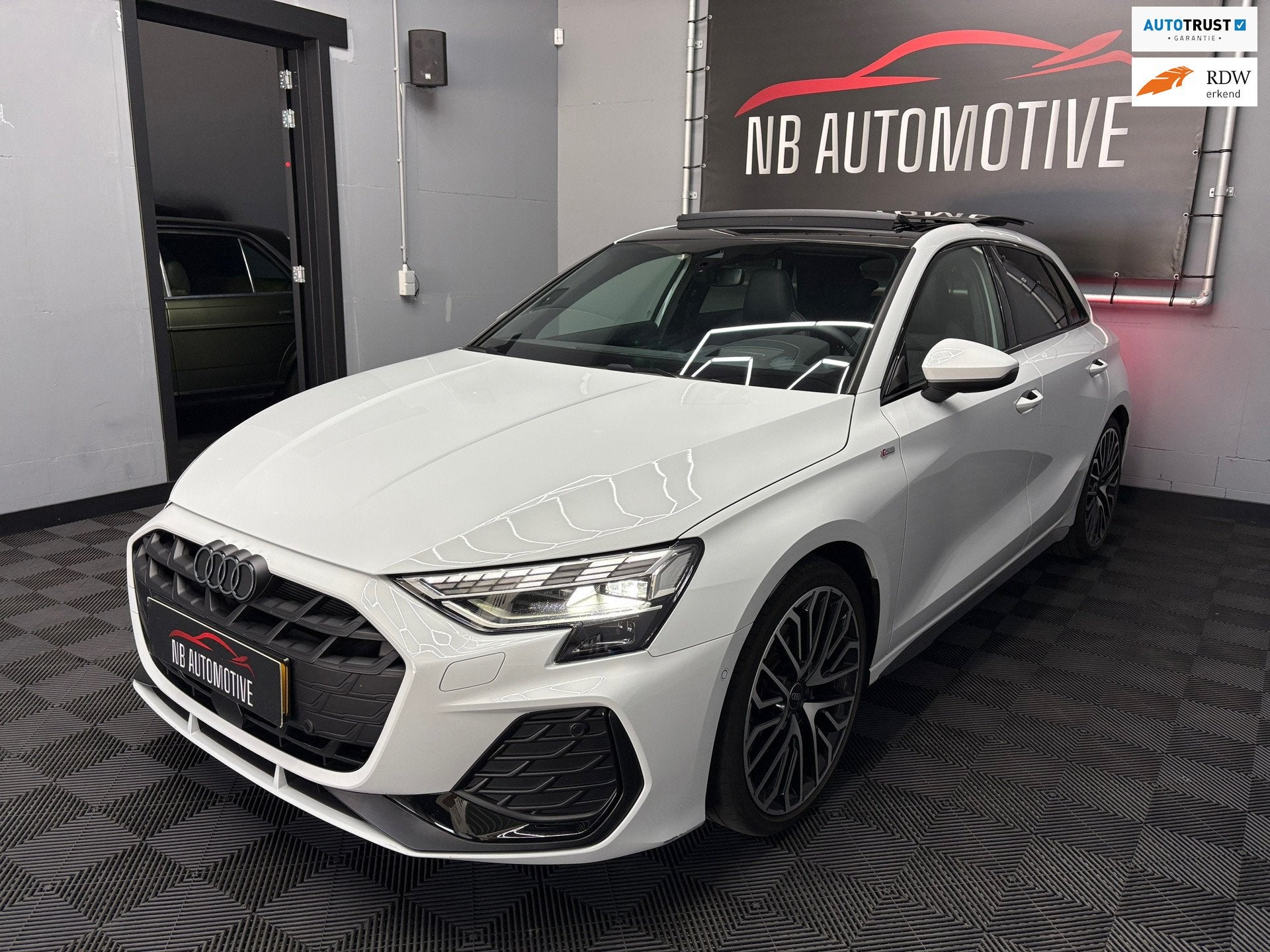 Audi A3 Sportback 35 TFSI Pano Headup 3x S-line, Dealer onderhouden, 4 cilinders, Wit, Bedrijf