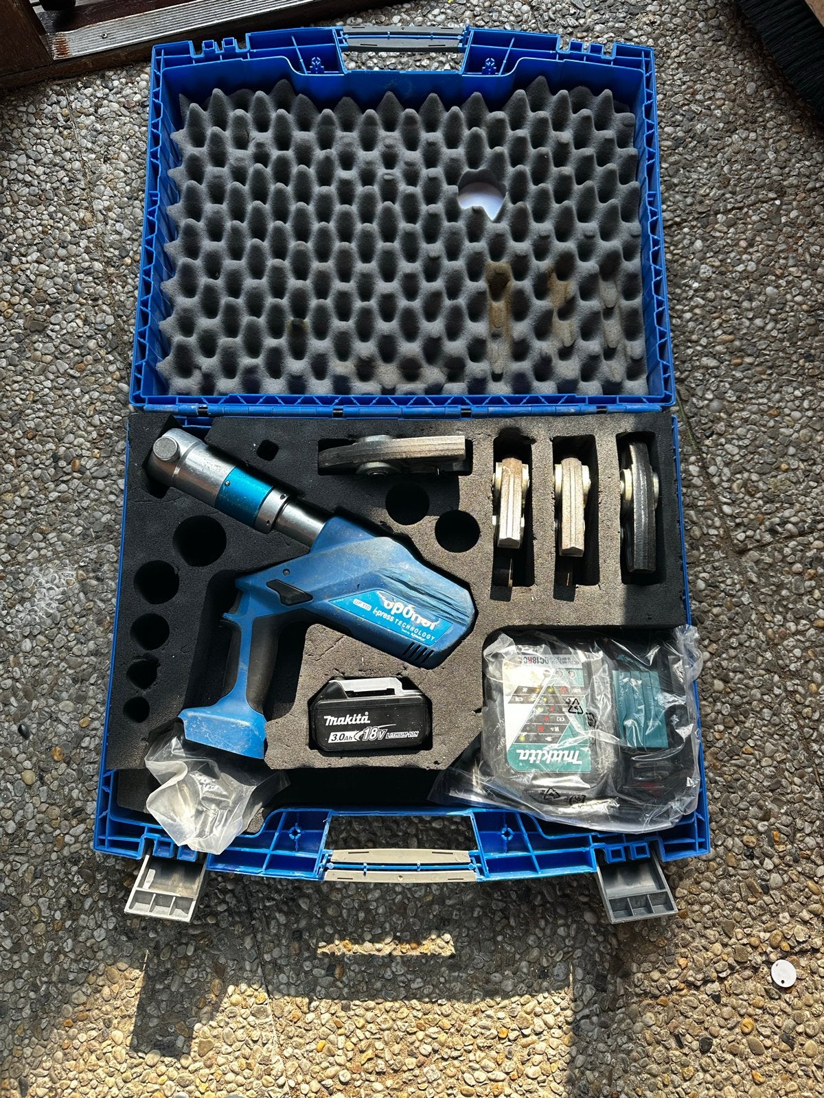 Uponor UP110 met nieuwe Makita accu en persbekken, Ophalen, Gebruikt, Overige typen, Overige merken