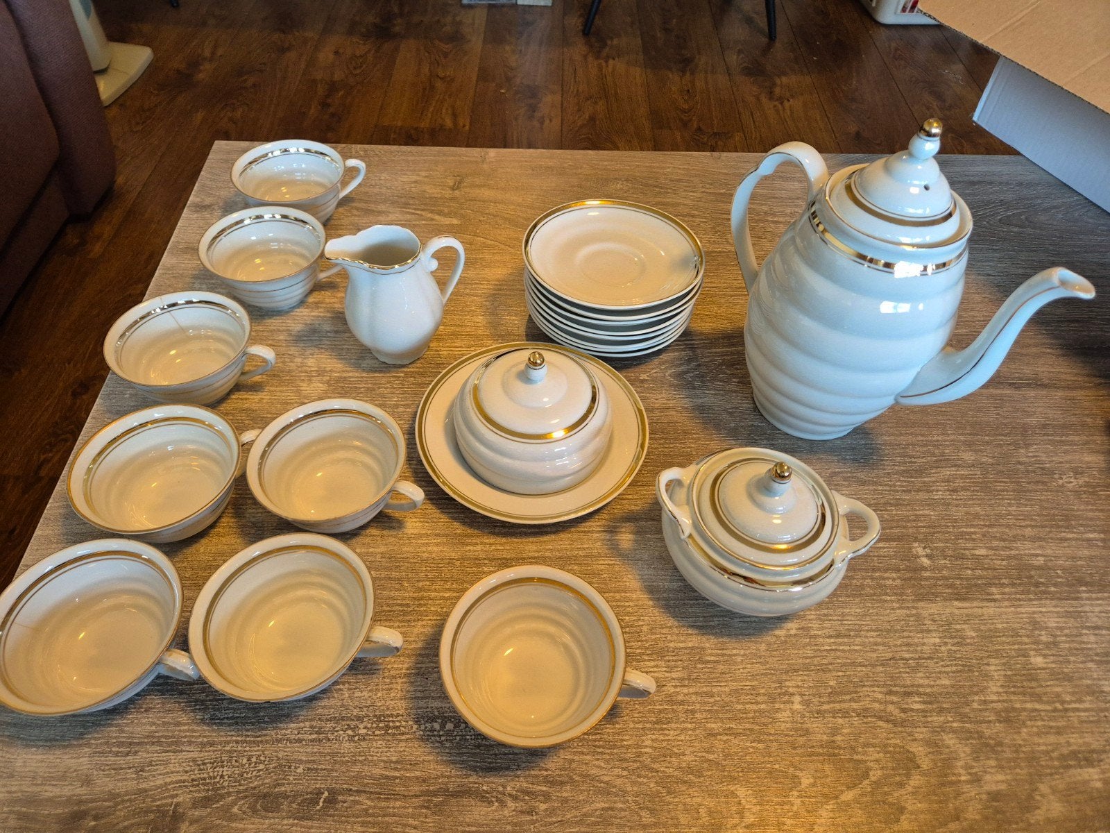 Vintage porseleinen theeservies met gouden rand, Ophalen