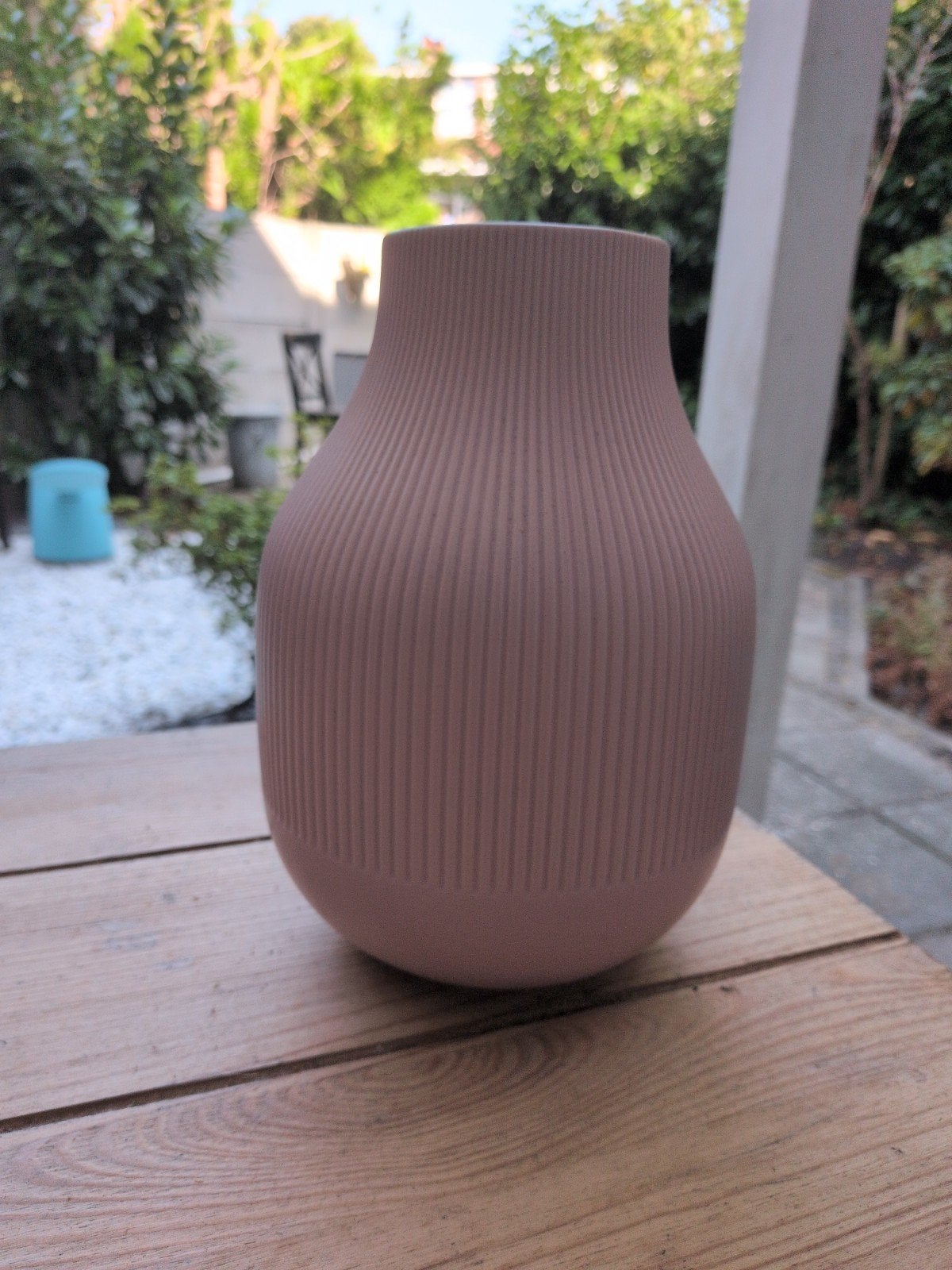 IKEA Gradvis Vaas - Roze/Lila met ribbelstructuur, Huis en Inrichting, Woonaccessoires | Vazen, Ophalen, Met patroon/structuur