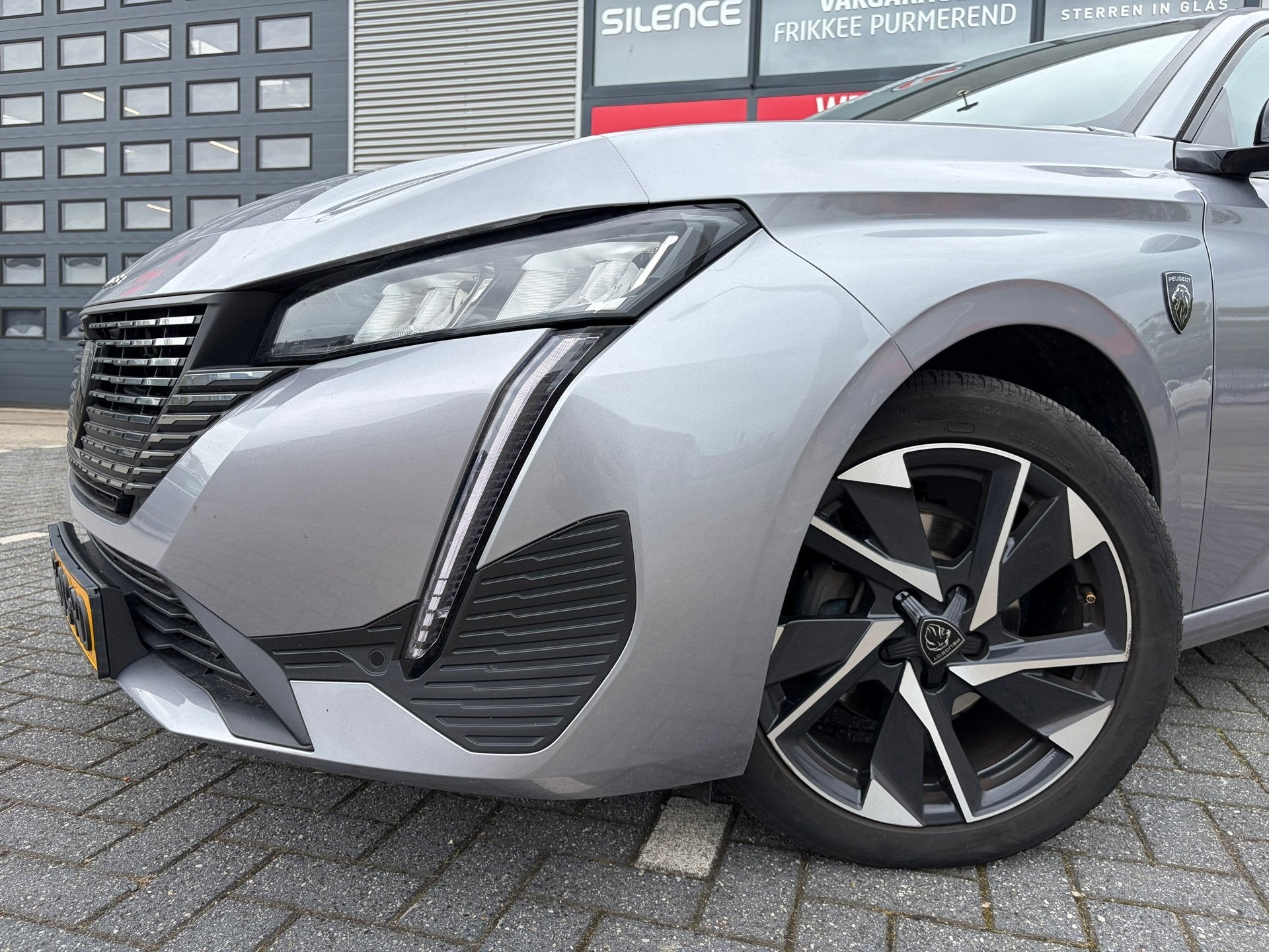 Peugeot 308 1.2 PureTech Allure Pack Business, Auto's, Voorwielaandrijving, Gebruikt, 1199 cc, Leder en Stof