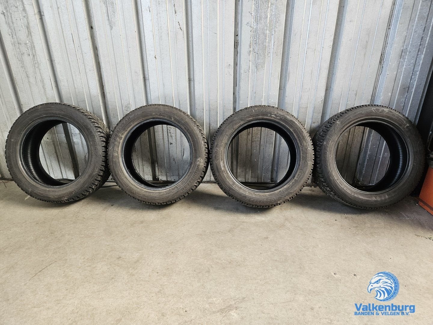 8mm! SPIJKERbanden Winterbanden 235/55R18 Goodyear UltraGrip, 18 inch, Gebruikt, -, -