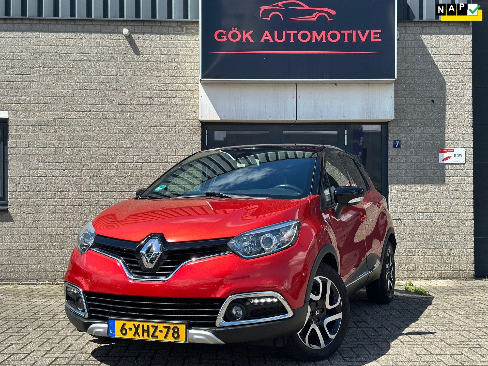 Renault Captur 1.2 TCe Helly Hansen / Automaat / Airco / Nav, Euro 5, Zwart, 4 cilinders, Leder en Stof