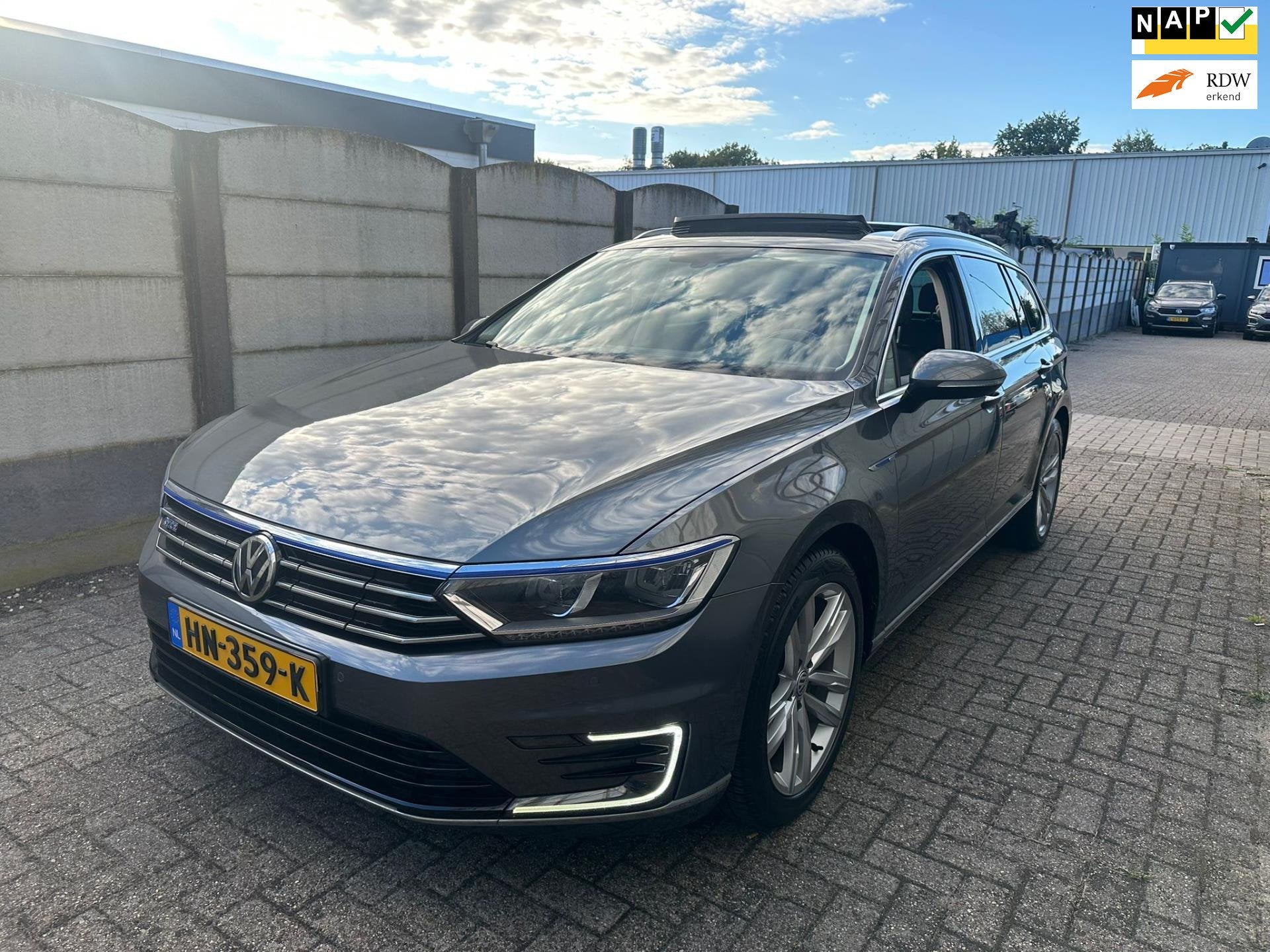 Volkswagen Passat Variant 1.4 TSI GTE Highline PANO/ CAMERA/, Dealer onderhouden, Gebruikt, Hybride Elektrisch/Benzine, 93 €/maand