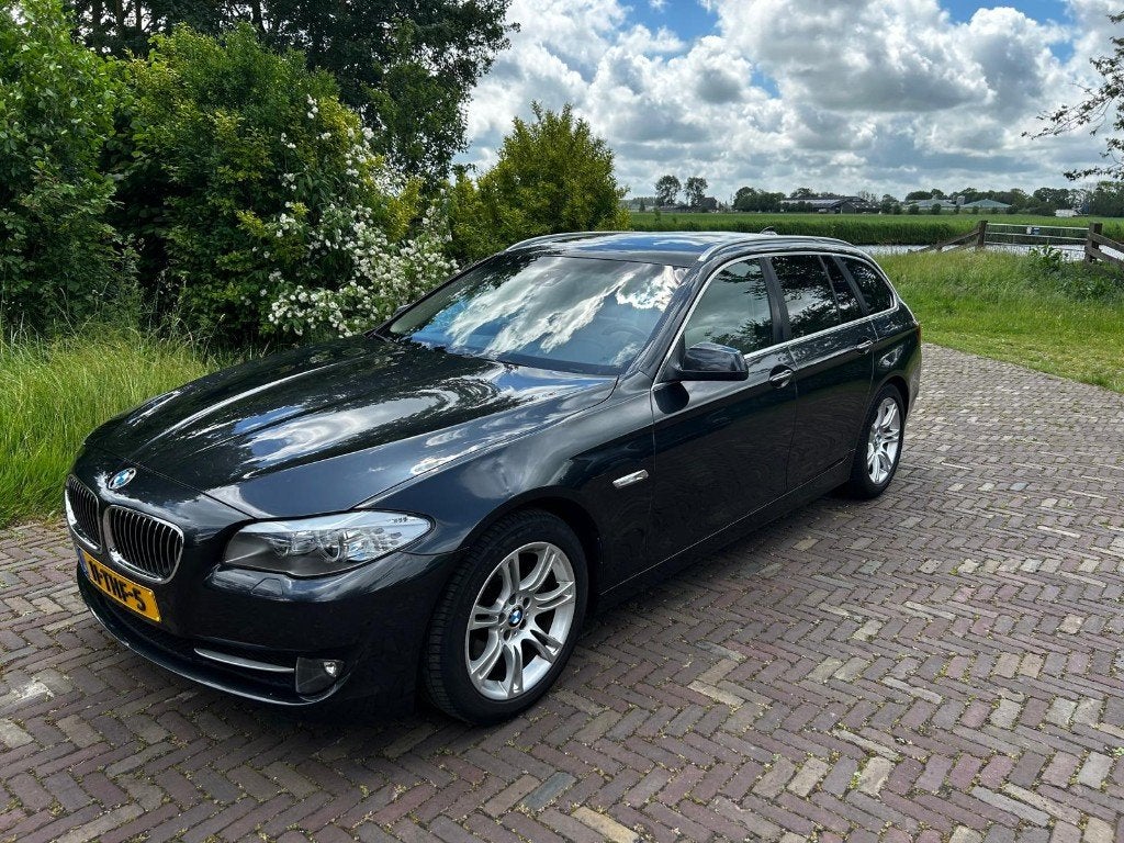 BMW 5-Serie 523I Touring 150KW Aut8 2011 Grijs, Auto's, Achterwielaandrijving, Beige, 2000 kg, 2996 cc