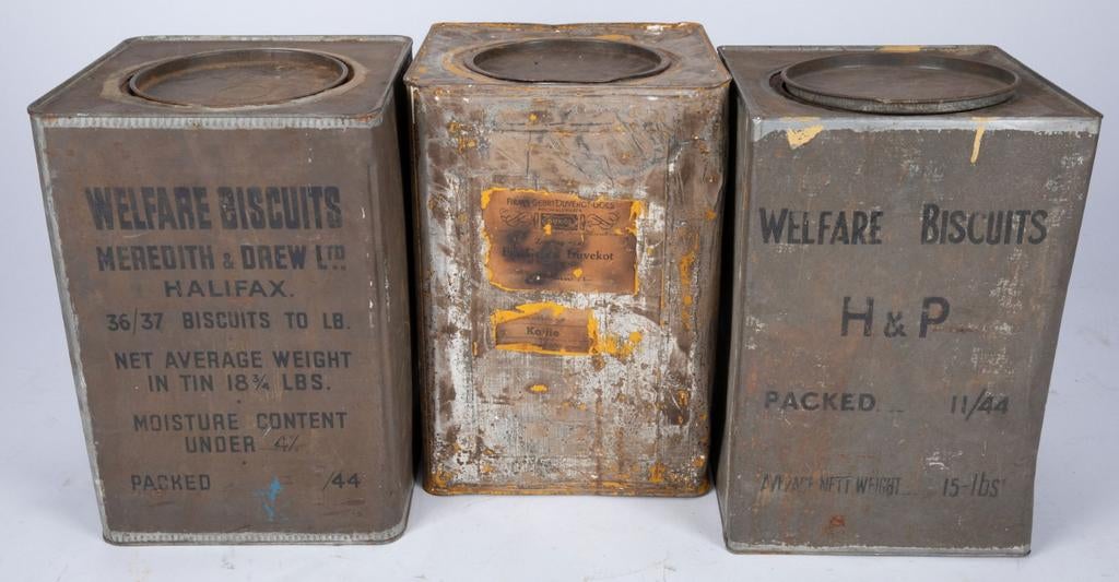 3 oude blikken van Welfare Biscuits, uit WO2, Ophalen