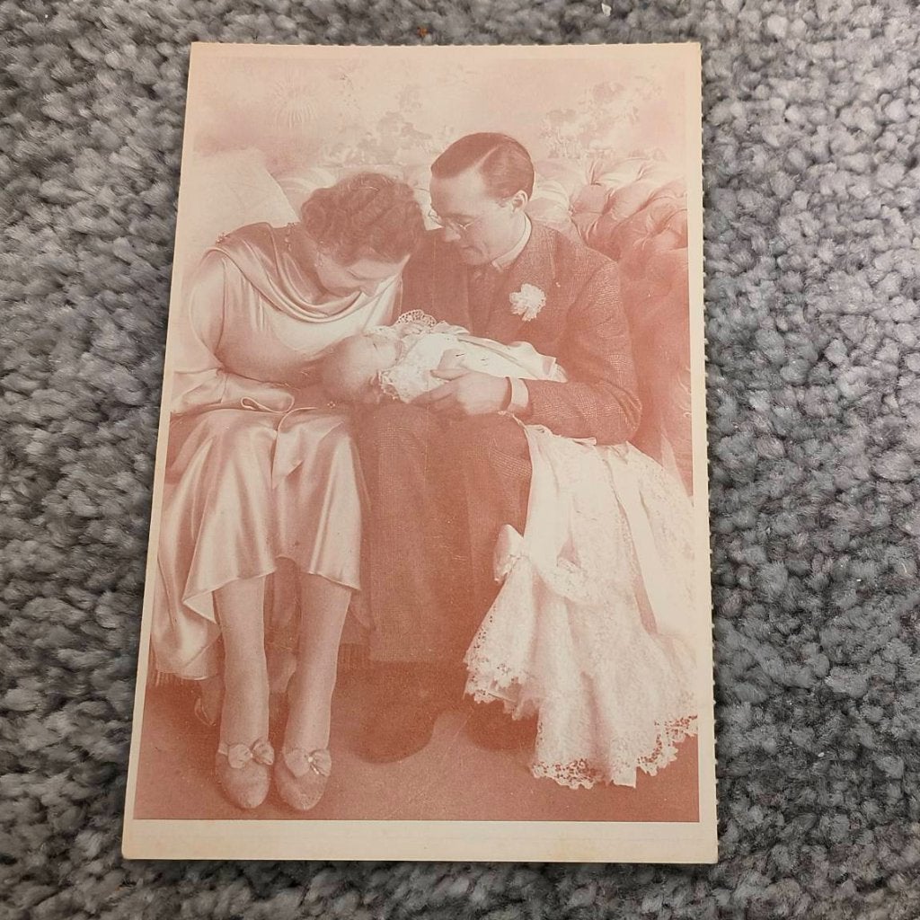 Kaart Koningin Juliana en prins Bernhard met baby Beatrix, Ophalen of Verzenden, 1960 tot 1980, Ongelopen, Sterren en Beroemdheden