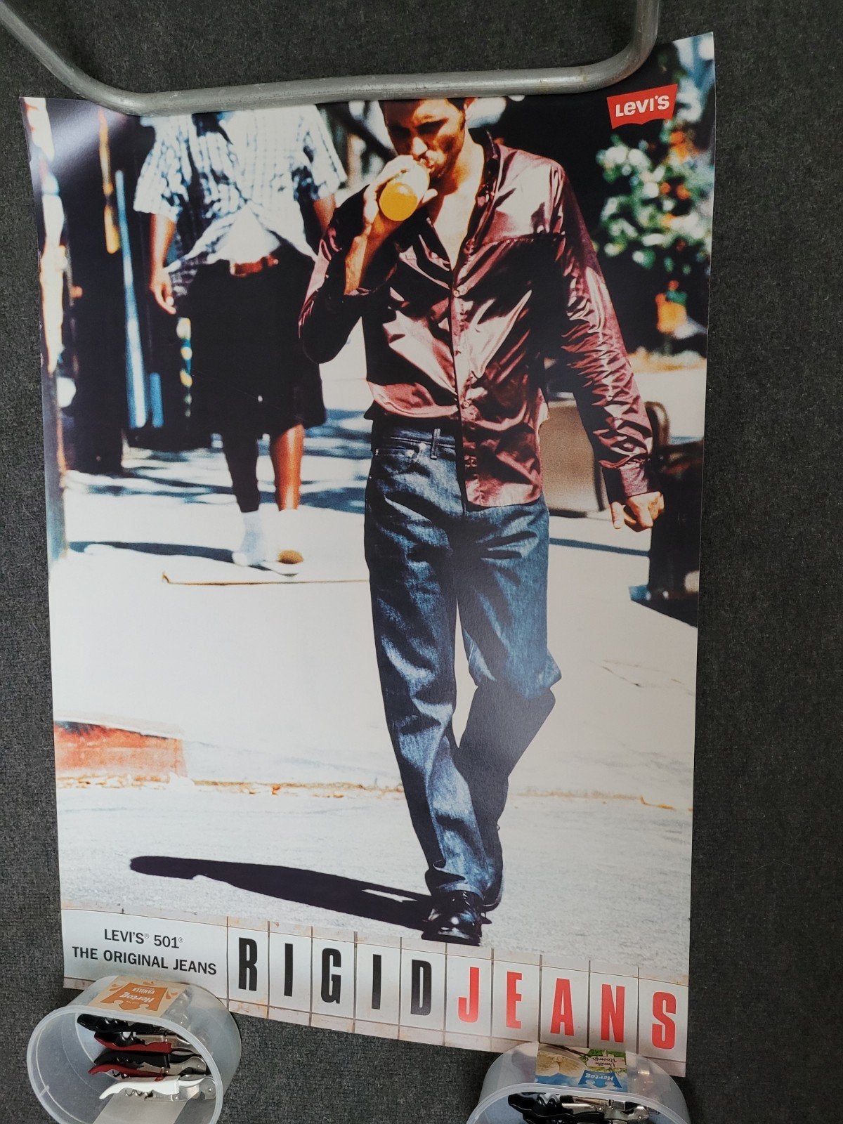 Vintage '90s reclame poster Levi's - 501 Rigid Jeans 60x80cm, Verzamelen, Ophalen, Rechthoekig Staand, Zo goed als nieuw, A1 t/m A3