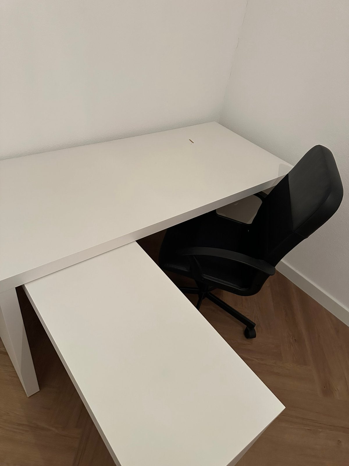 Malm bureau ikea, Ophalen, Zo goed als nieuw