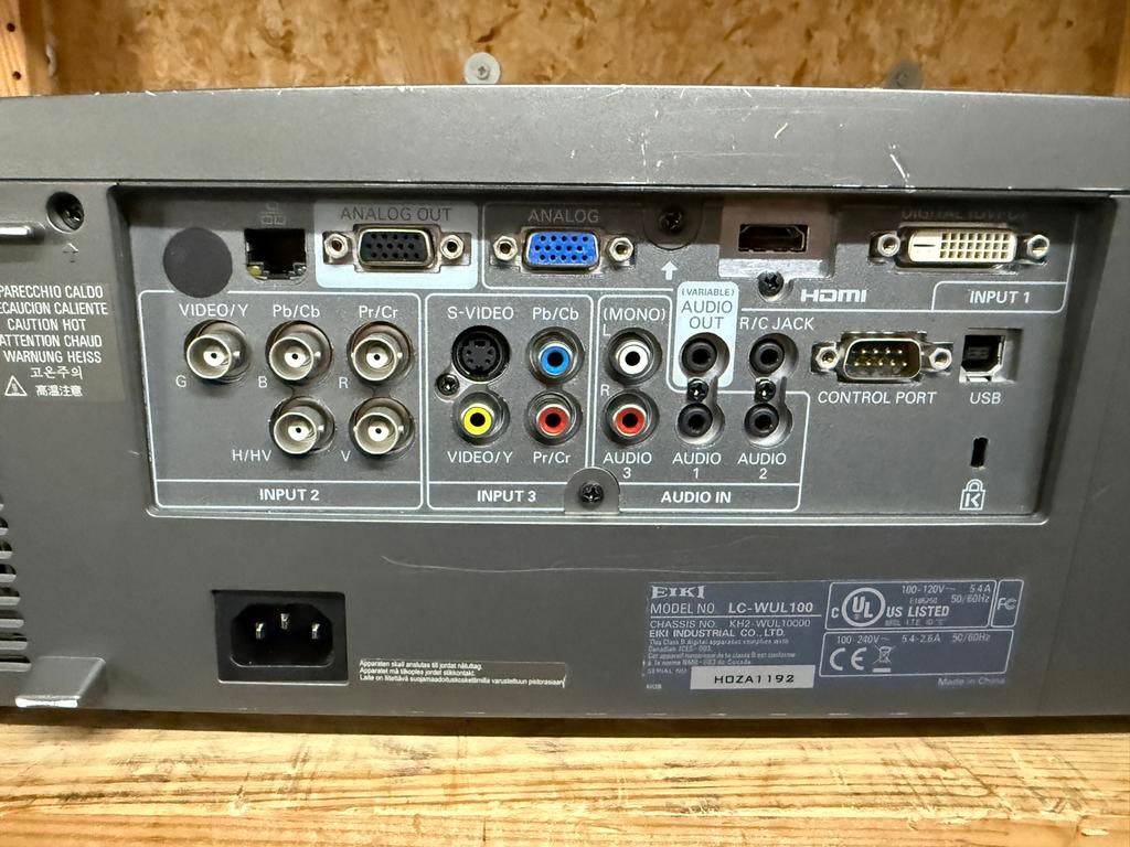 Eiki LC-WUL100 beamer, Audio, Tv en Foto, Beamers, Gebruikt, Ophalen of Verzenden, Eiki, LCD
