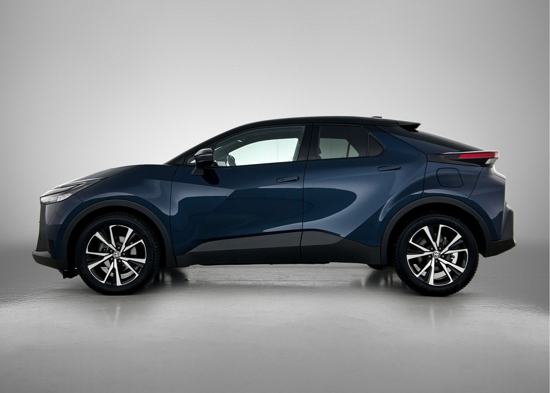 Toyota C-HR 1.8 Hybrid 140 Dynamic | BTW voertuig | Dodehoek, Auto's, Toyota, 12 maanden, Stof, 4 cilinders, Blauw