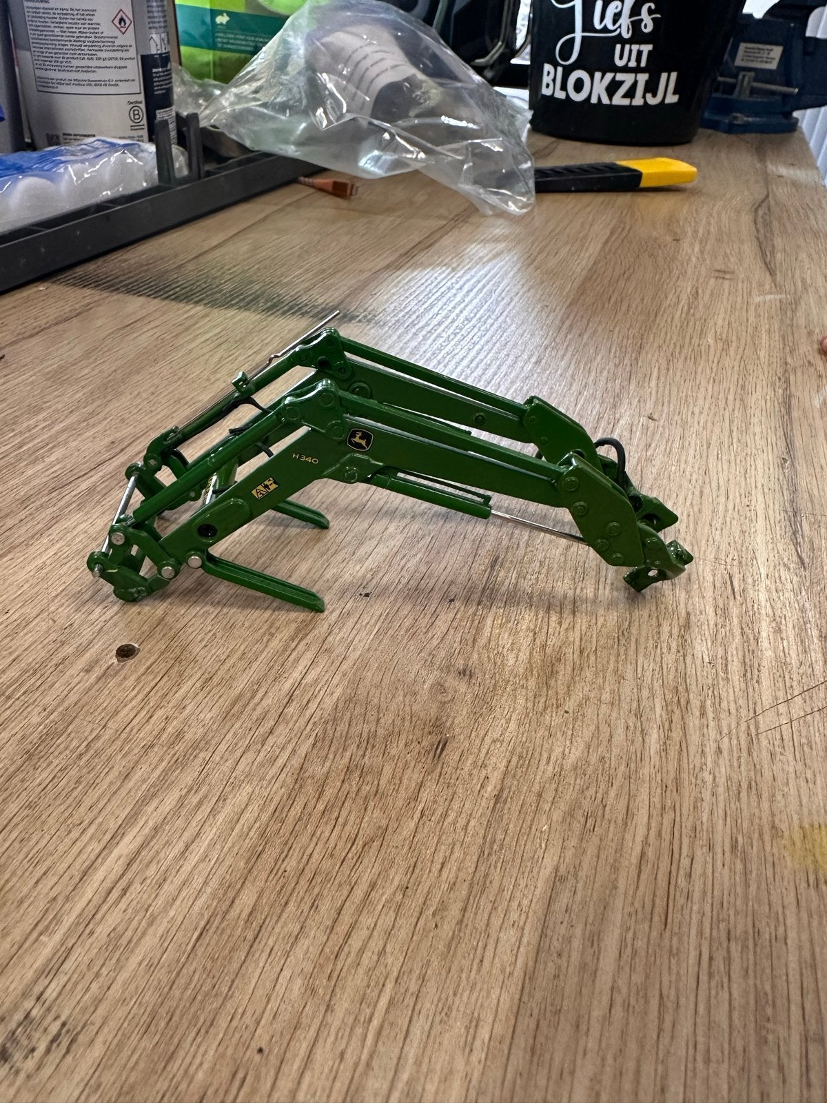 John Deere H340 voorlader schaalmodel, Ophalen of Verzenden, Zo goed als nieuw