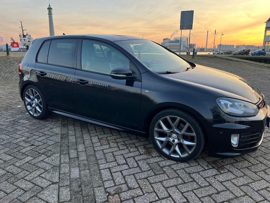 Volkswagen Golf 6 GTI 35 - 330+ PK | PANO | DSG BEARLOCK |, Zwart, 4 cilinders, 1984 cc, Zwart
