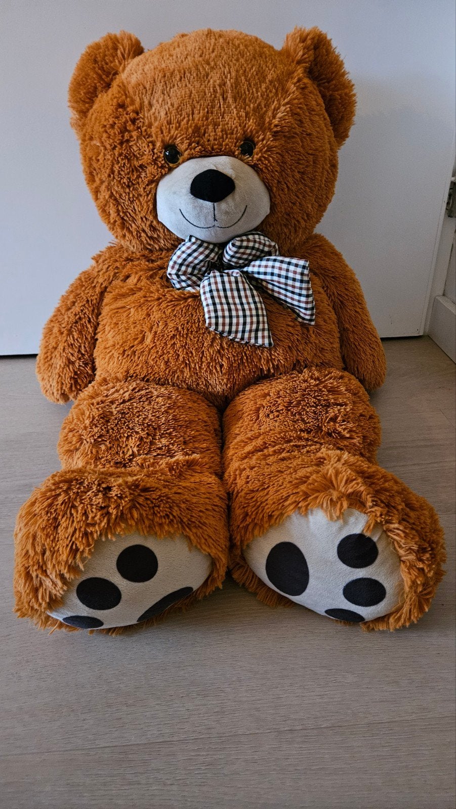 1 meter Grote knuffel beer - Bruin met geruit lint, Overige merken, Overige karakters, Beer, Ophalen of Verzenden
