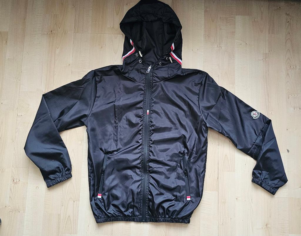 Moncler windjasje maat XS, Ophalen of Verzenden, Zo goed als nieuw, Maat 46 (S) of kleiner, Zwart