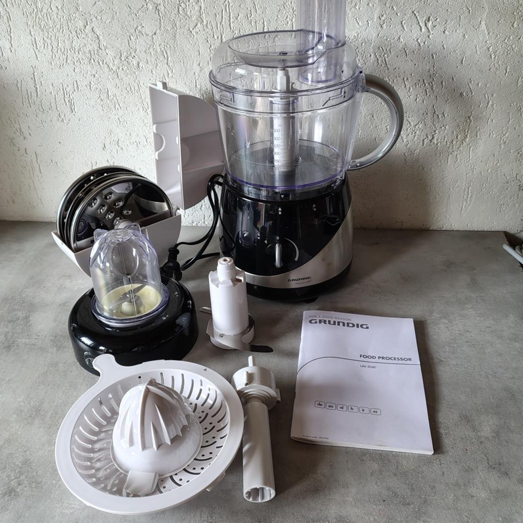 Grundig food processor UM5040, 1 tot 2 liter, Ophalen of Verzenden, Zo goed als nieuw, 3 snelheden of meer