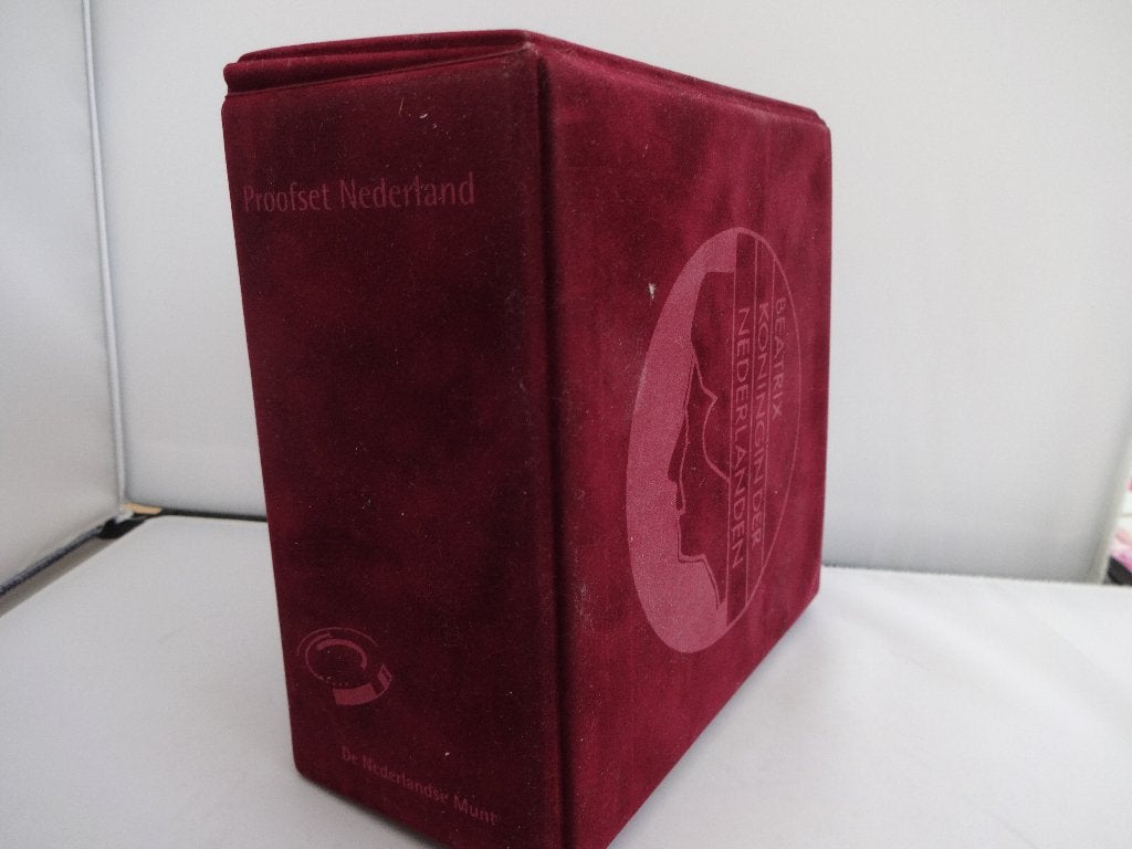 Cassette met 6 x Proof muntsets 1996 t/m 2001 Ned., Postzegels en Munten, Ophalen of Verzenden, Koningin Beatrix, Overige waardes