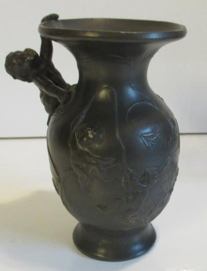 art nouveau vaasje met puttis engeltjes Ch. Perron, Verzenden