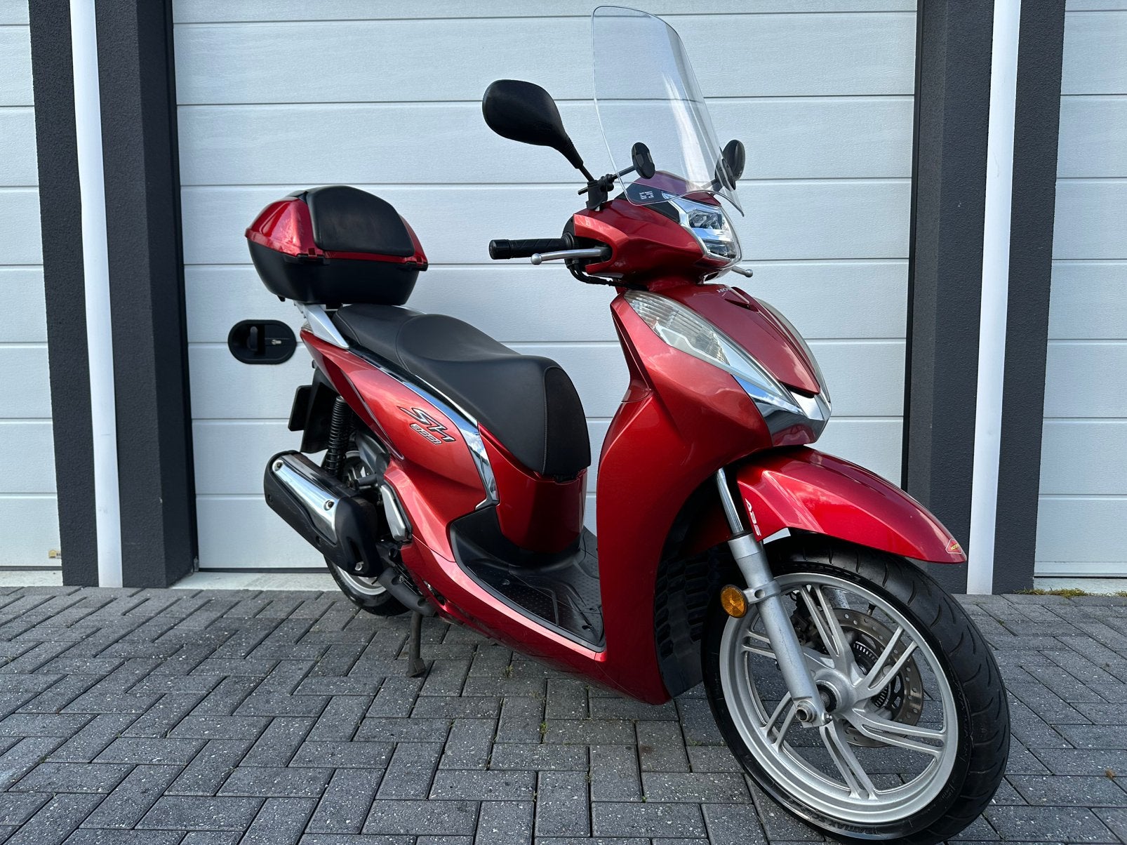 Honda SH 300i ABS Motorscooter | Keyless Go | Led | Xenon A2, Minimaal motorrijbewijs A2, Automaat, 278 cc, 1 cilinder