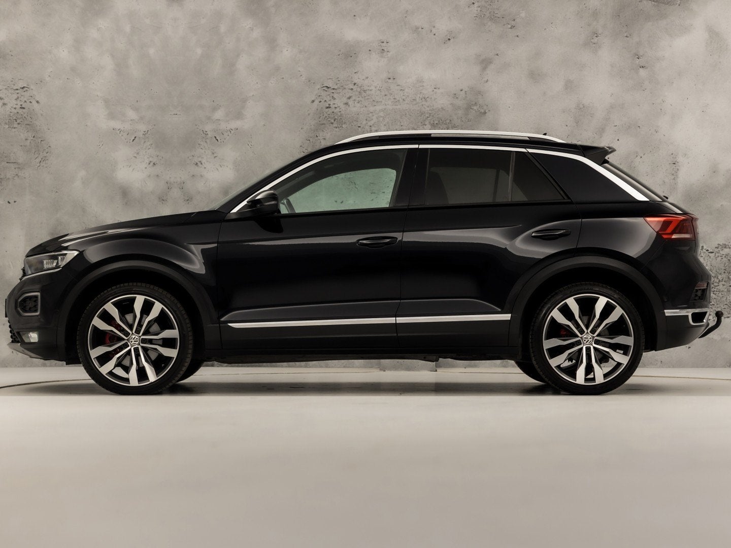 Volkswagen T-Roc 2.0 TSI 4Motion Sport 191Pk Automaat (PANOR, Auto's, Volkswagen, Automaat, 12 maanden, Gebruikt, Zwart