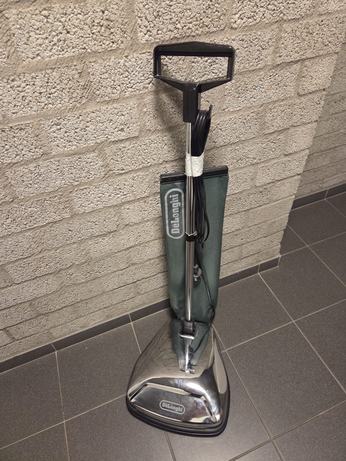 DeLonghi vloerboenmachine, Ophalen, Zo goed als nieuw