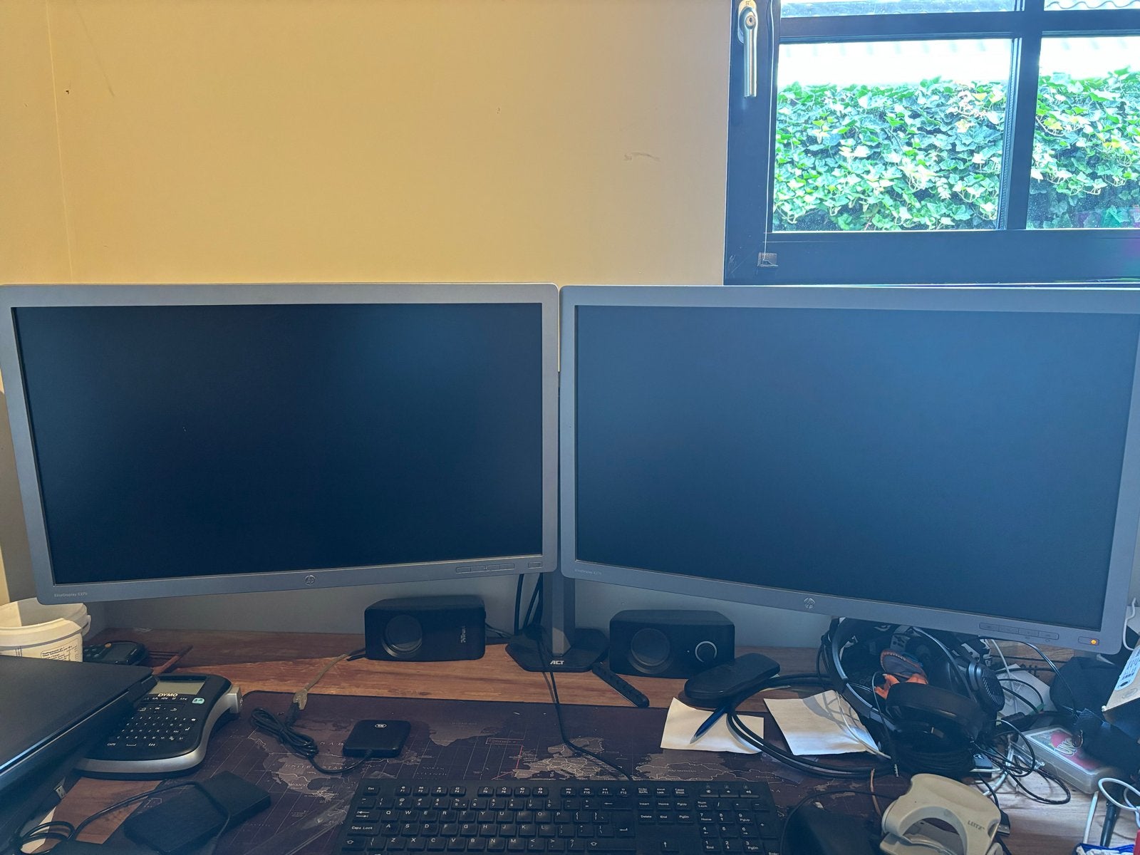 2x HP EliteDisplay E271i 27 inch  met standaard, Computers en Software, Monitoren, Gebruikt, In hoogte verstelbaar, Full HD, Ophalen of Verzenden