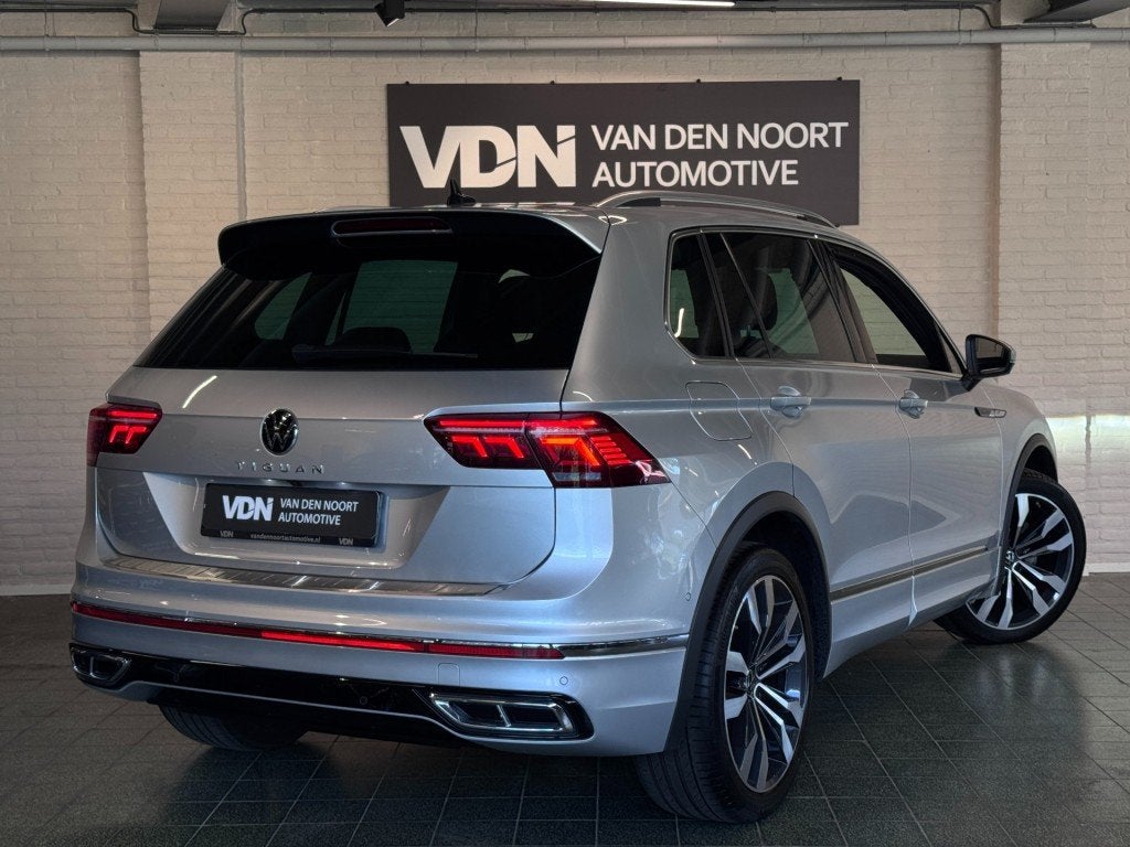 Volkswagen TIGUAN 1.5 TSI R-Line Business Trekhaak 360 Camer, 4 cilinders, 14 km/l, Bedrijf, SUV of Terreinwagen